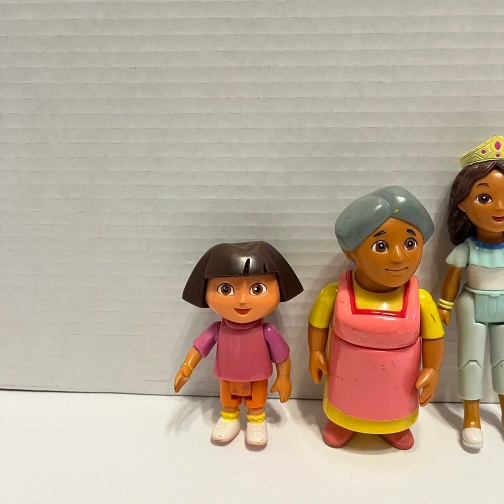 Dora the Explorer dollhouse dolls figures 4 piece people lot replacement dolls